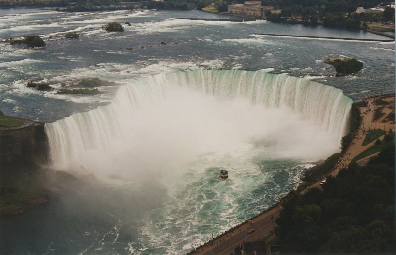 005-The Horseshoe Falls.jpg